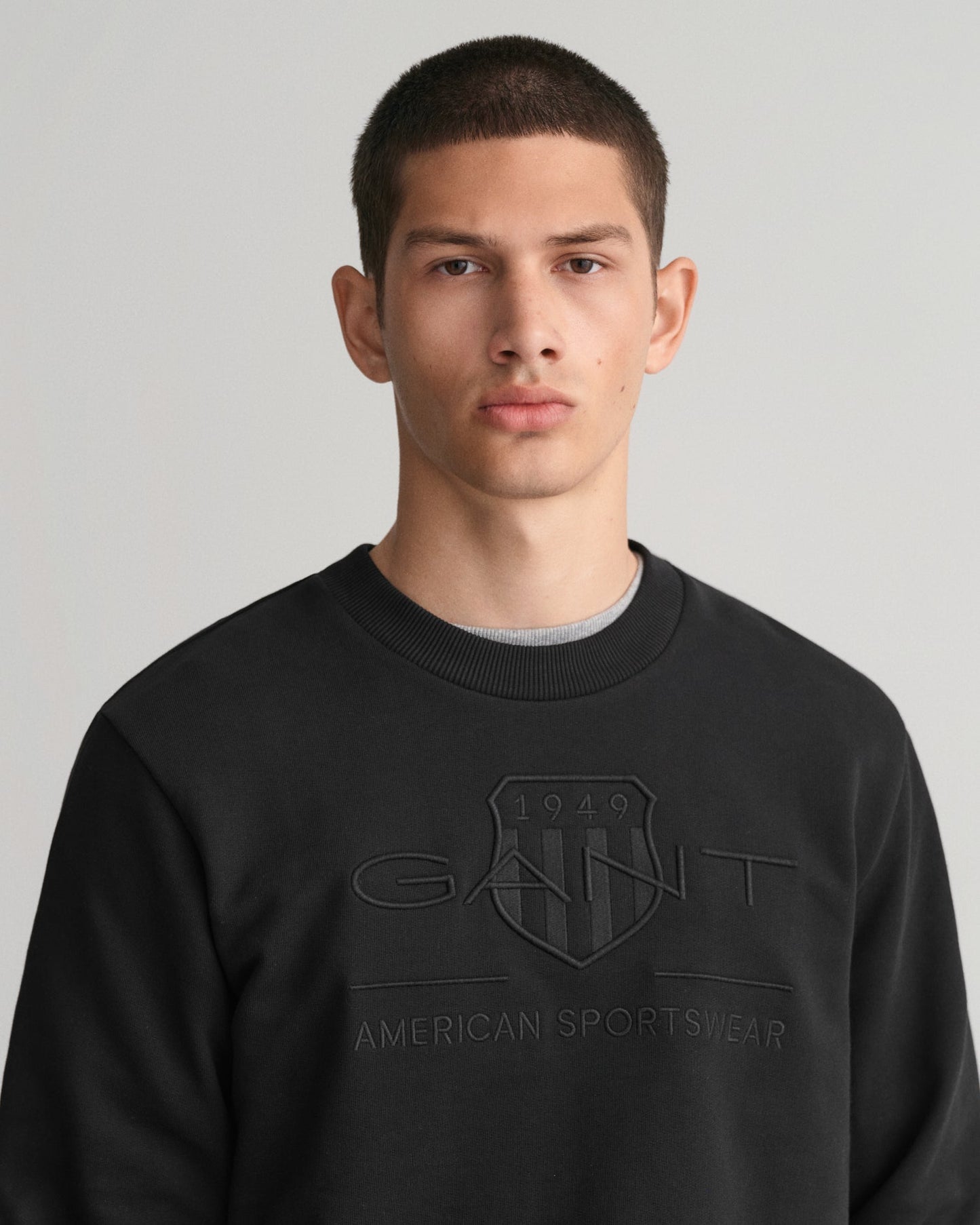 Men's Tonal Shield Crew Neck Sweatshirt - BLACK