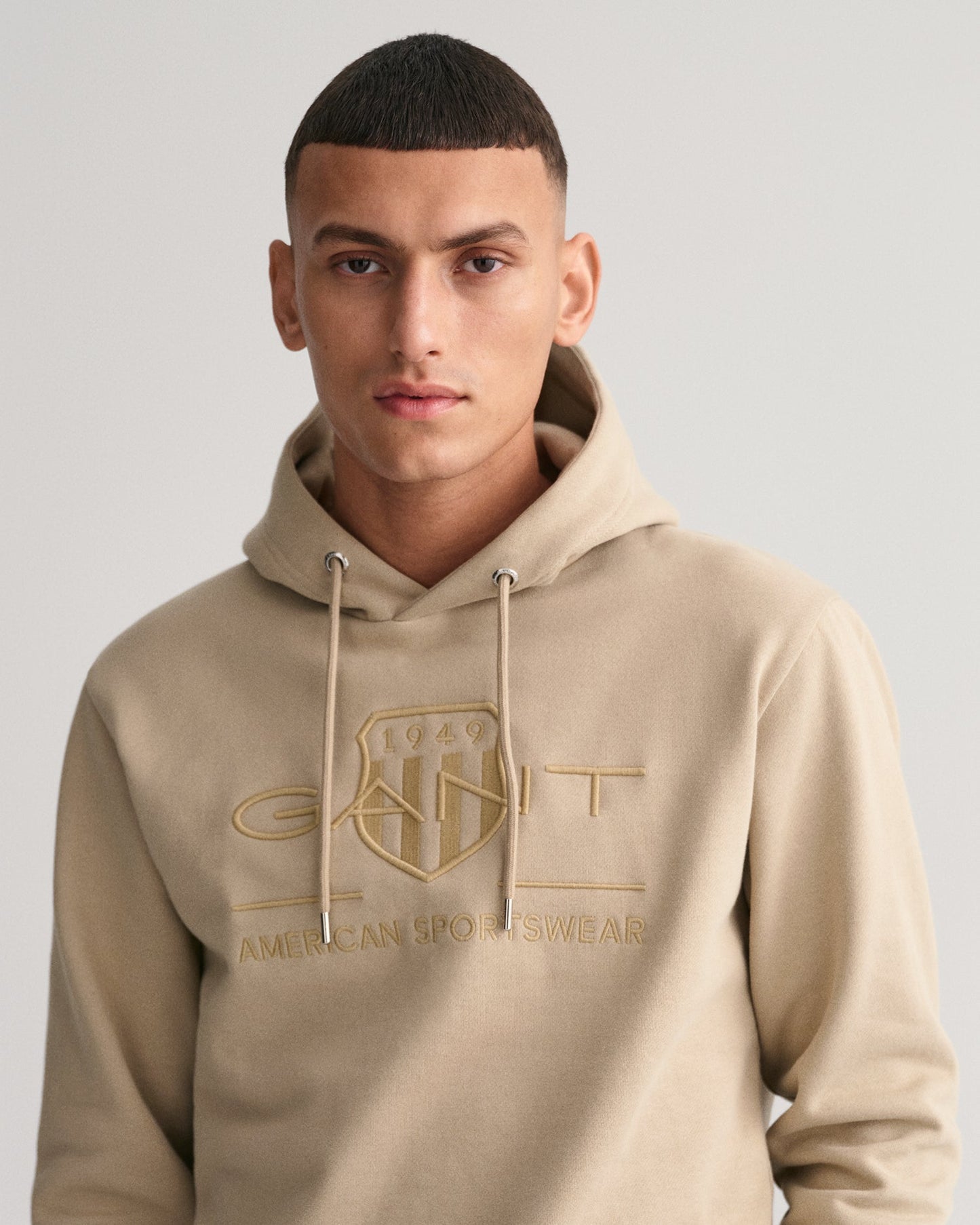 Men's Tonal Shield Hoodie - CONCRETE BEIGE