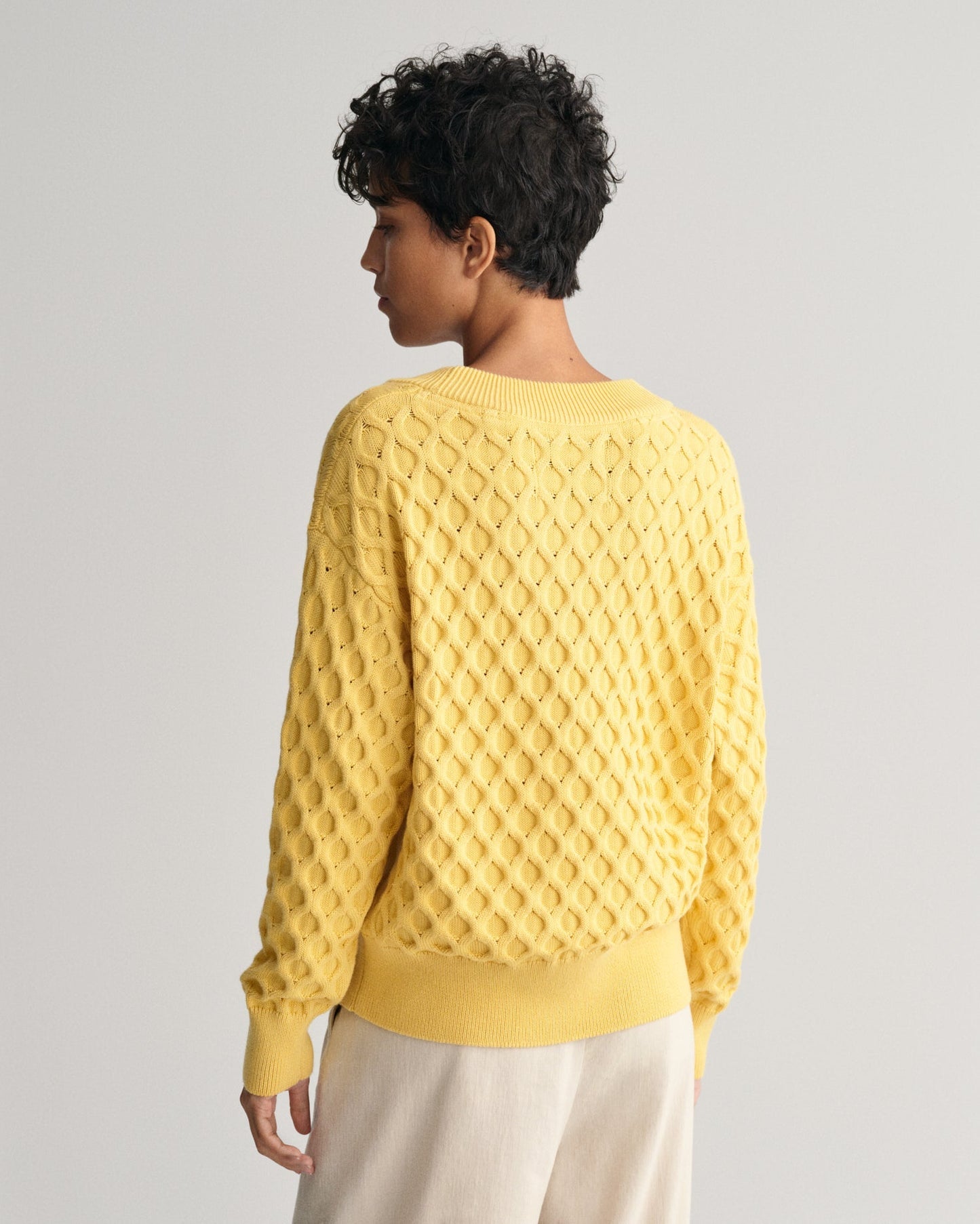 Women's Textured Knit V-Neck Sweater - DUSTY YELLOW